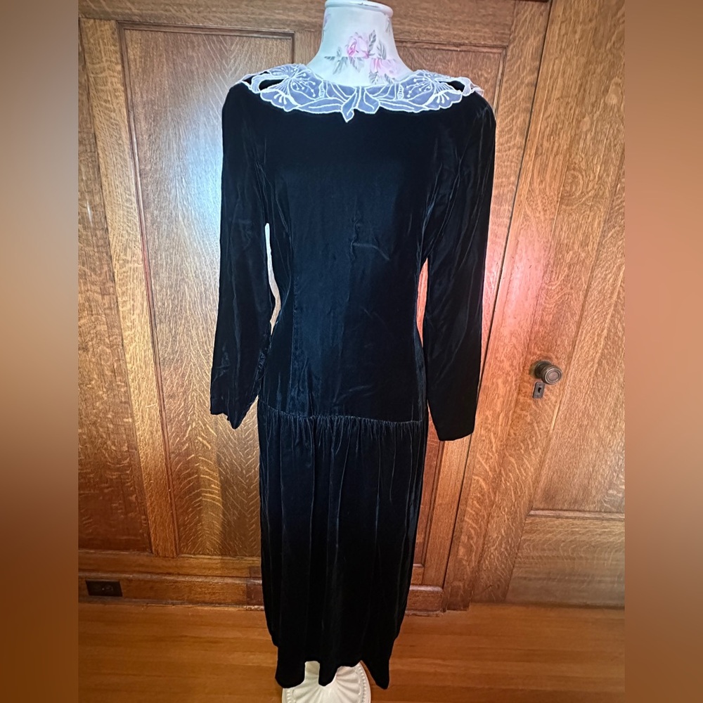 Vintage 80s Talbots Black Velvet Drop-Waist Dress with Lace Collar, Size 6